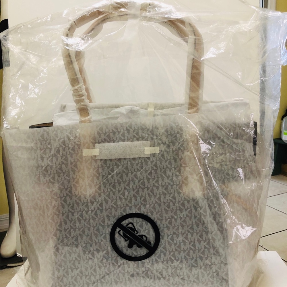 Michael Kors Vogeger New Beautiful Purse Style